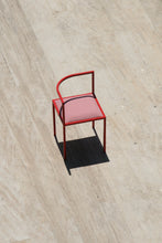 Görseli Galeri görüntüleyiciye yükleyin, Maçka Köşe Sandalye, Kırmızı