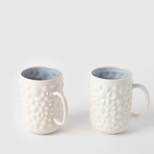Görseli Galeri görüntüleyiciye yükleyin, Justine Kulplu Latte Fincanı, Beyaz & Mavi