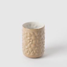 Görseli Galeri görüntüleyiciye yükleyin, Justine Kulpsuz Latte Fincanı, Bej & Beyaz